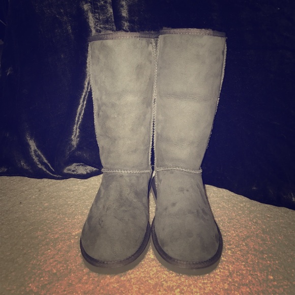 Gray Ugg Tall Size 6/7 Boots