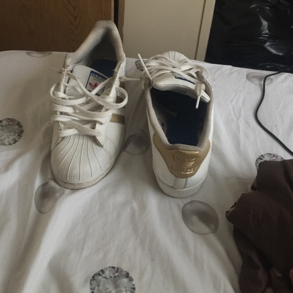 White & Gold Shelltoe Addidas - Picture 2 of 2