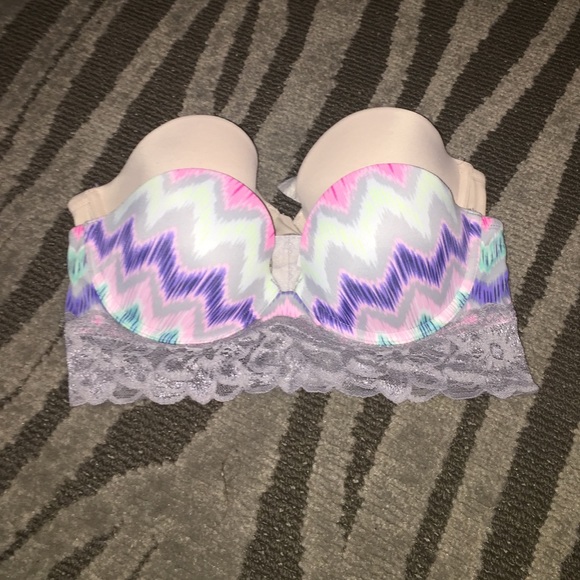 Size 34b strapless Victoria Secret bra set.
