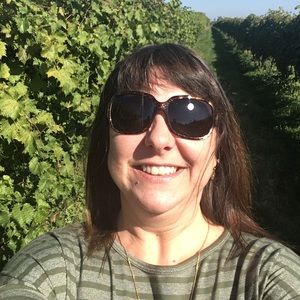 Meet your Posher, Leeann