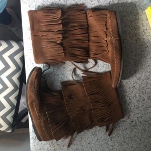 Minnetonka fringe boots