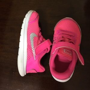 Toddler girls hot pink Nike's