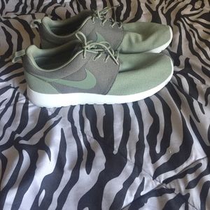 Olive green roshe runs