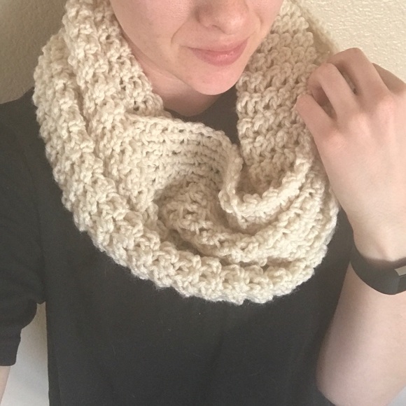 Crochet scarf - Picture 3 of 3