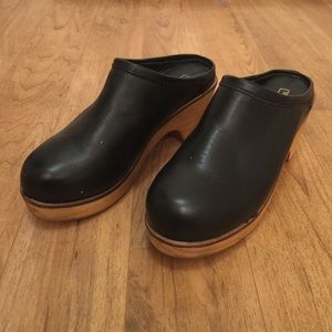 BDG clogs size 8