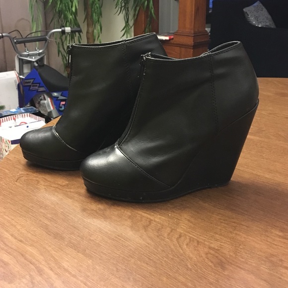 H&M divided wedge booties. Size 38.