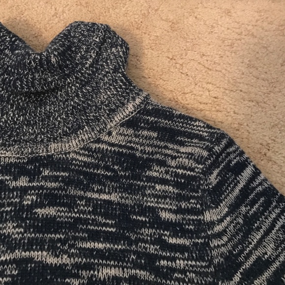 Short-sleeve turtleneck sweater - Picture 2 of 3