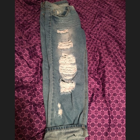 Ripped boyfriend jeans - Picture 2 of 3