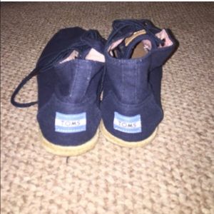 dark blue Toms