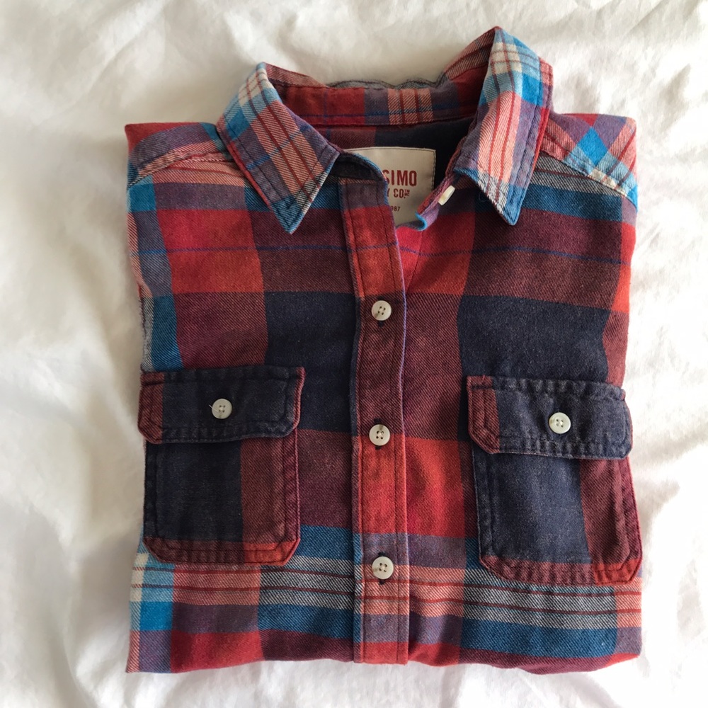 ✨ plaid button up. - Picture 3 of 4