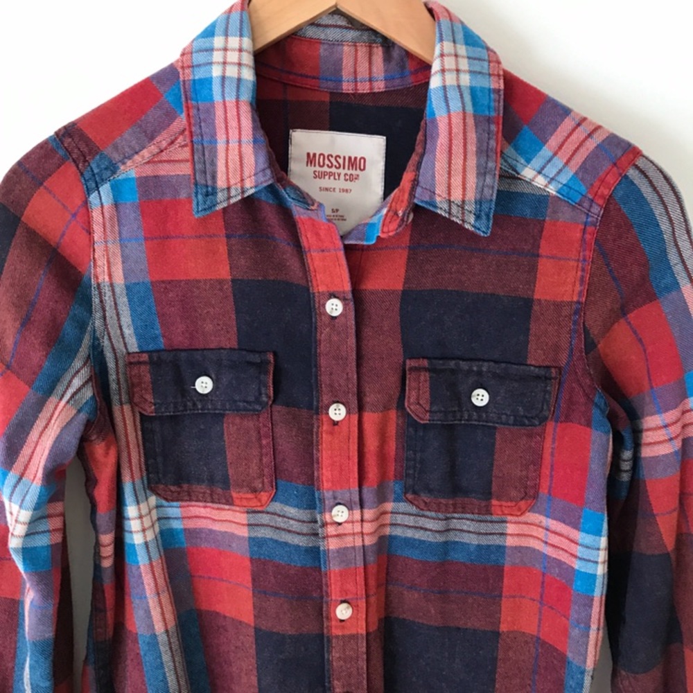 ✨ plaid button up. - Picture 2 of 4