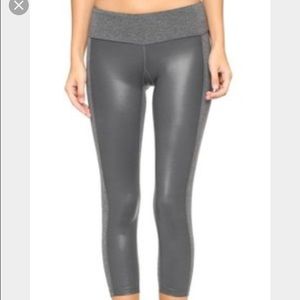 Splits59 Highlight Performance Capri Leggings Sm.