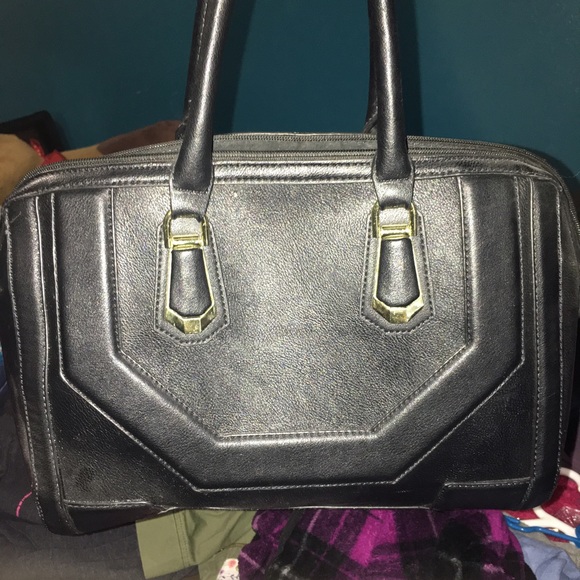 A hand bag