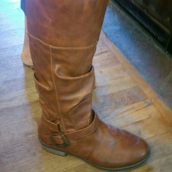 Boots - Picture 2 of 3