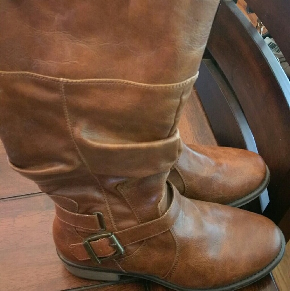 Boots - Picture 3 of 3