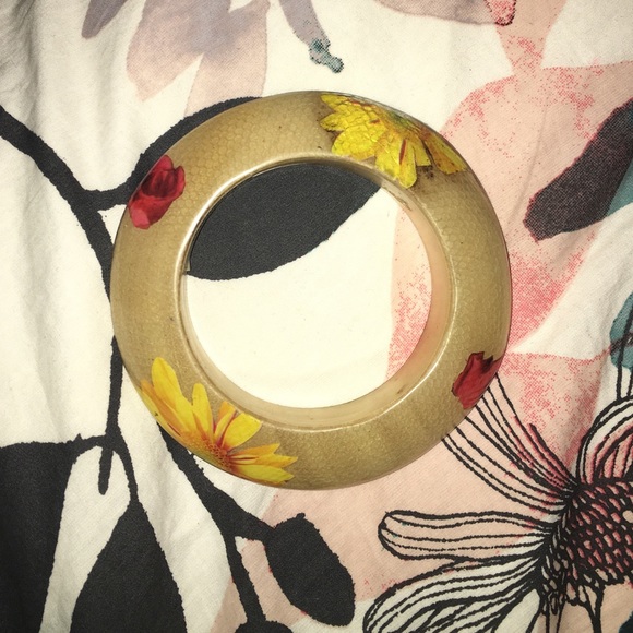 Chic Floral Bangle