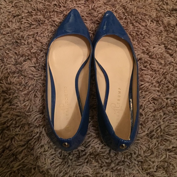 SIZE 9, BLUE IVANKA TRUMP FLATS