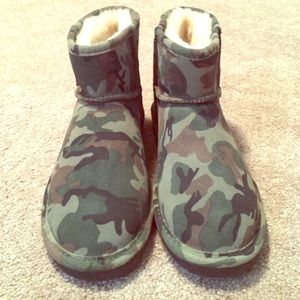 Camo bearpaw boots!