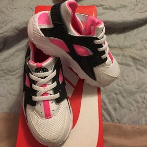Nike Huaraches for Toddler. (Sold)