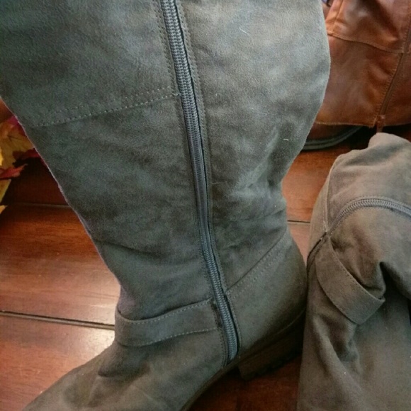 Boots - Picture 3 of 3