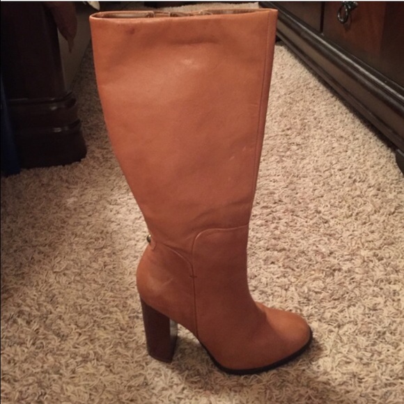 Tan boots size 7; Excellent condition ❤