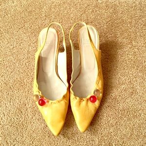Sale! Pointy toe yellow leather kitten heels 🐱