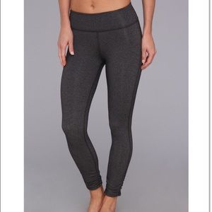Beyond Yoga Gray Essential Gathered Legging Small
