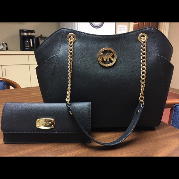 Michael kors black stuffiano leather purse/wallet