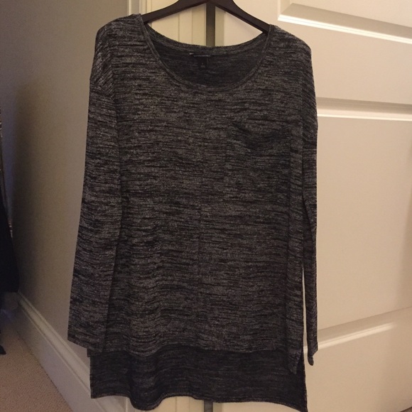Super soft hi-lo BR pocket top. Runs large.