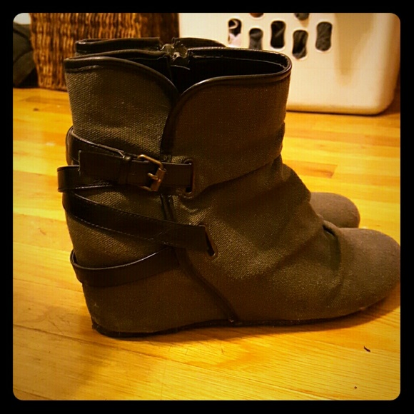Wedge boots