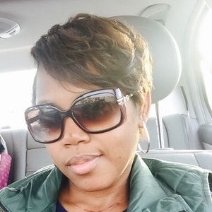 Meet your Posher, Ebony