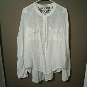 Adorable lace detailed button down top