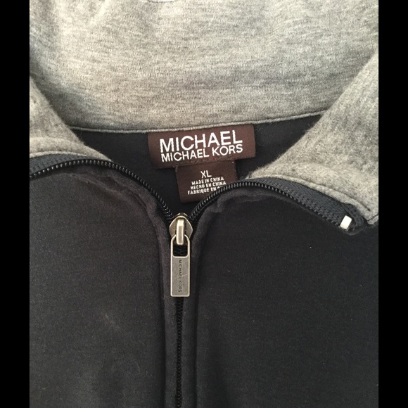 Michael Kors Men's Quarter Zip Pullover. - Picture 3 of 3