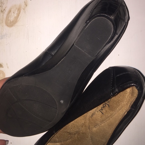 Naturalizer work pumps. Very comfortable and cute - Picture 3 of 3