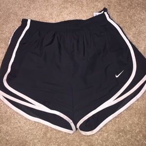 black and white nike running shorts