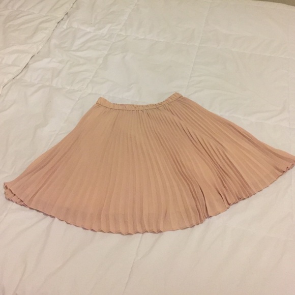 Pleated light dusty pink skirt
