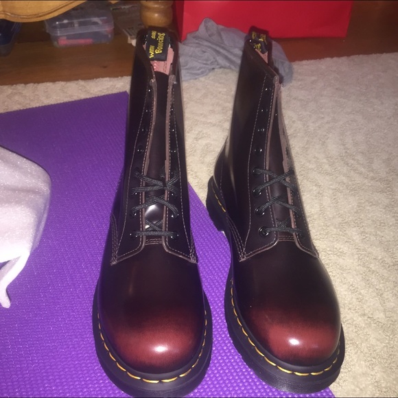 Dr. Martens Cherry Combat Boots NWT - Picture 2 of 4
