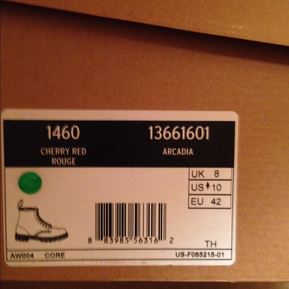 Dr. Martens Cherry Combat Boots NWT - Picture 4 of 4