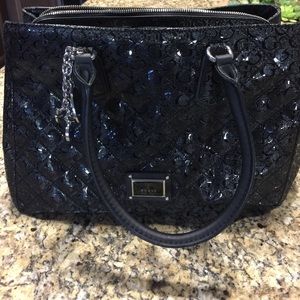 Black Guess purse EUC
