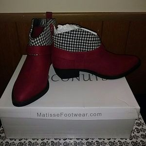 NIB Houndtooth Booties