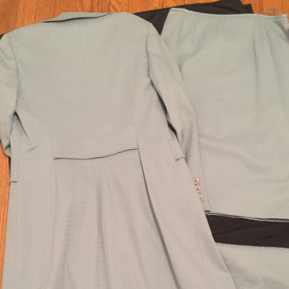 Larry Levine suit-- new without all tags. - Picture 3 of 4