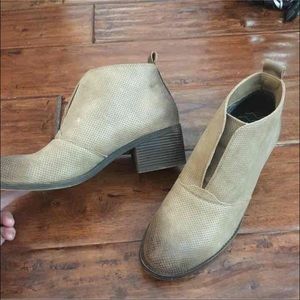 Booties billabong size 10