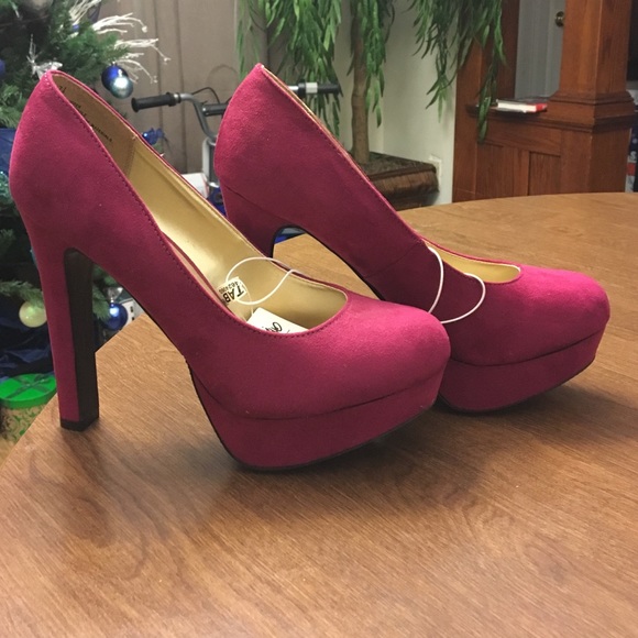 Magenta platform pump. So pretty! 💞 size 7.5