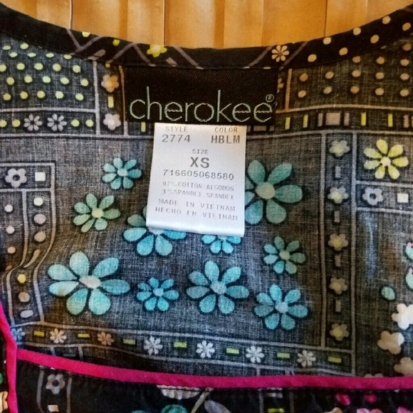 Cherokee Scrub top - Picture 2 of 2