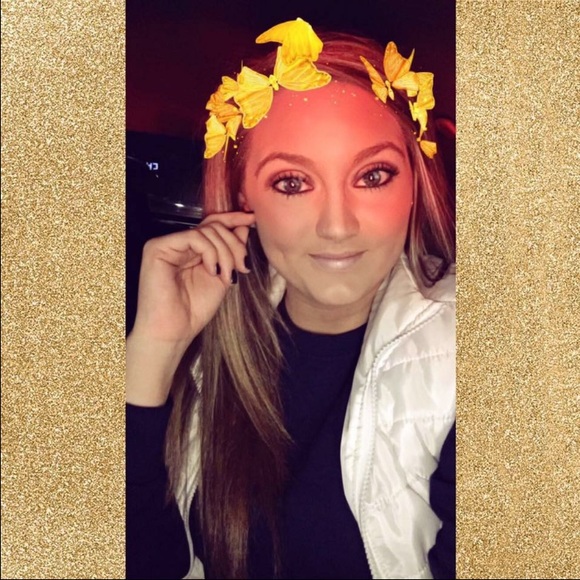 Meet your Posher, Becca - Picture 1 of 1