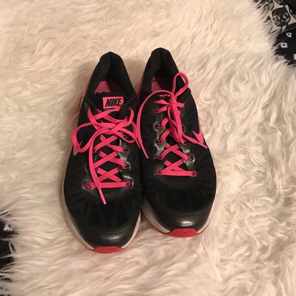 Nike shoes🔴 - Picture 2 of 4