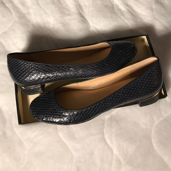 TALBOTS SNAKE SKIN DRESS FLATS