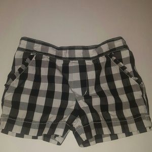 Okie Dokie Black and White Checkered Shorts (4T)