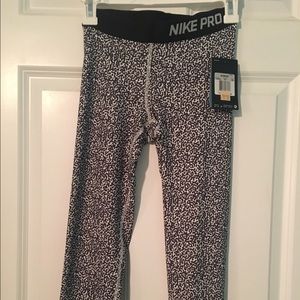 XS Nike Pro training pants. NEVER WORN w tags