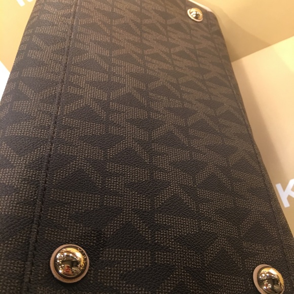 👑Michael Kors Large Satchel👑 - Picture 5 of 6